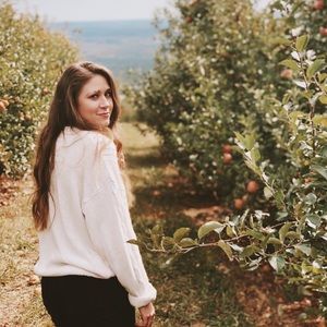 Meet your Posher, Claire